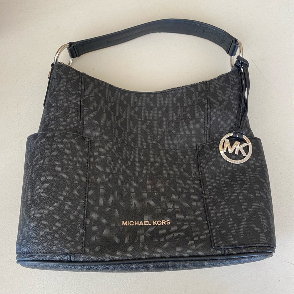 Michael Kohrs Black purse and wallet